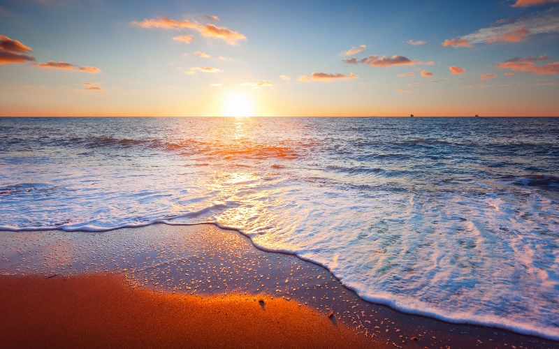 http://www.wallpapers13.com/sunset-sea-horizon-hd-wallpaper-321546/