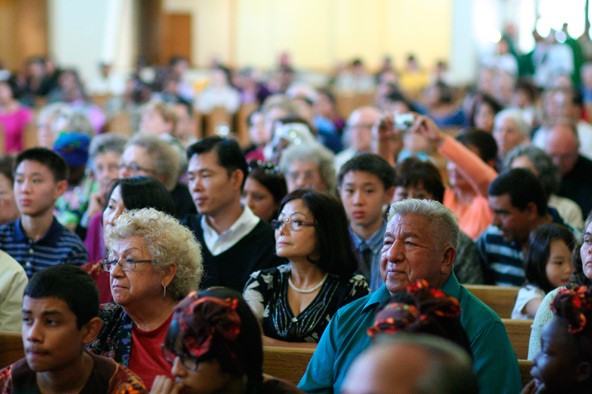 http://www.catholicsun.org/2012/11/20/faith-unites-catholics-at-multicultural-mass/